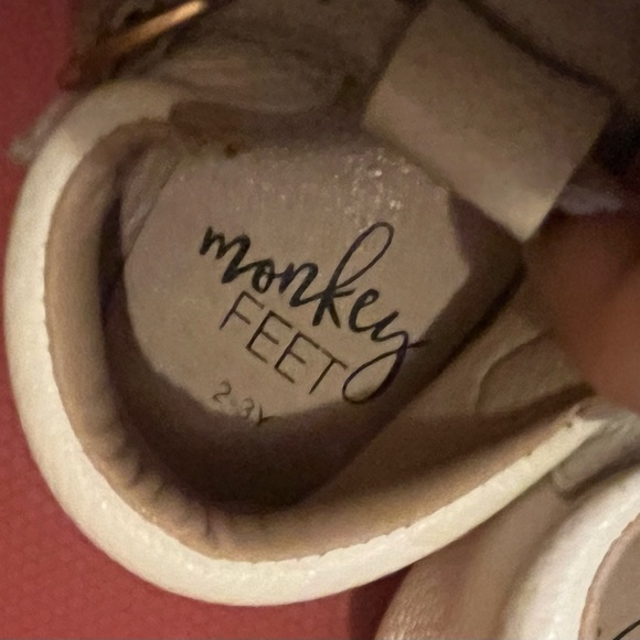 Monkey Feet Size 2-3 Yr 7-8c White T Strap Shoes - Picture 3 of 4